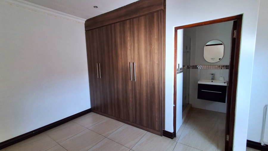 5 Bedroom Property for Sale in Pecanwood Estate North West